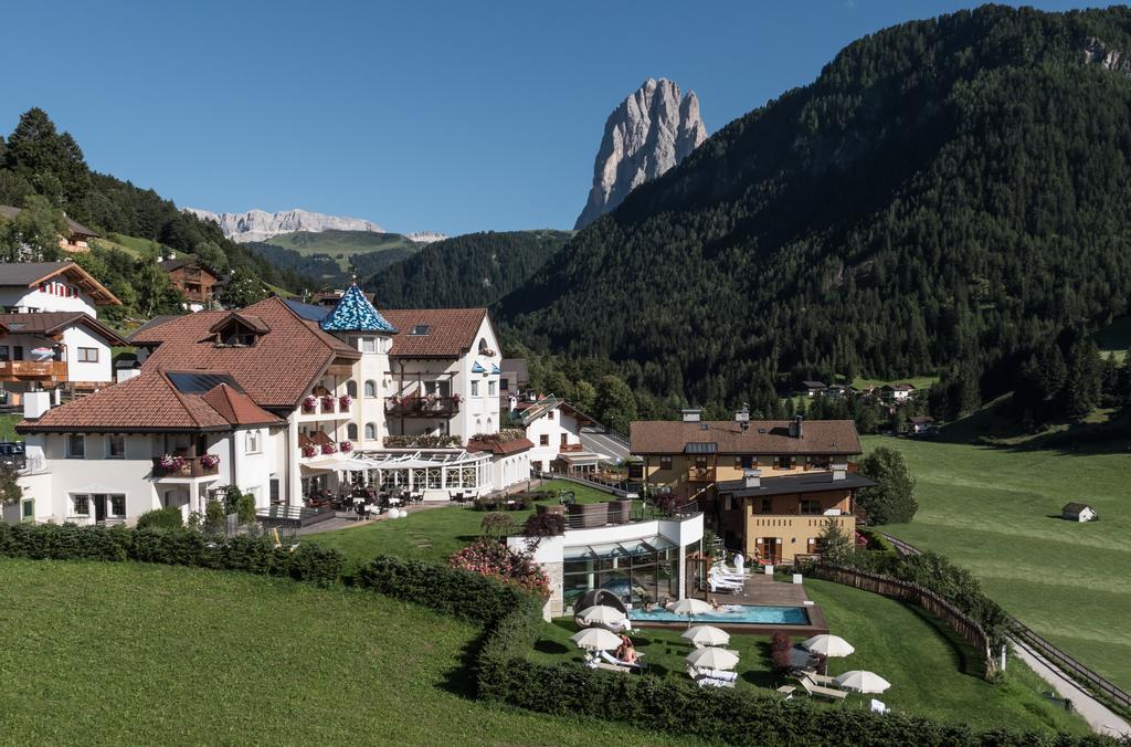 Alpenheim Charming&Spa Hotel St. Ulrich in Gröden Exterior foto